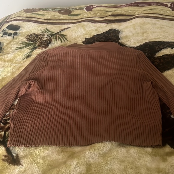 Top - Picture 2 of 2